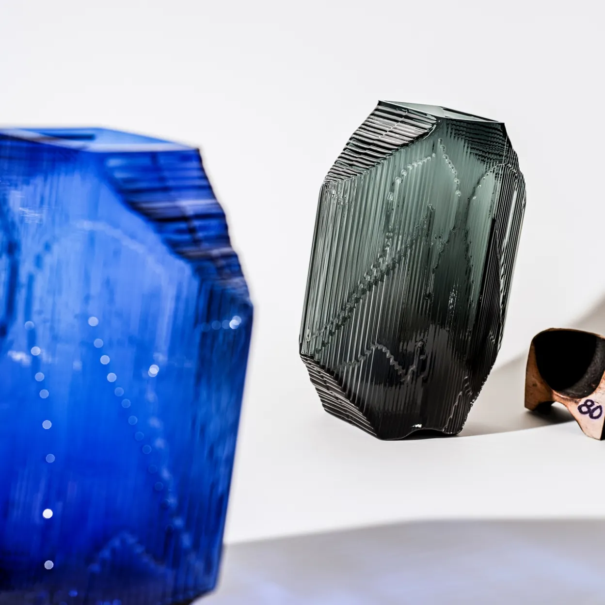 Lasiveistos 240x320 tummanharmaa